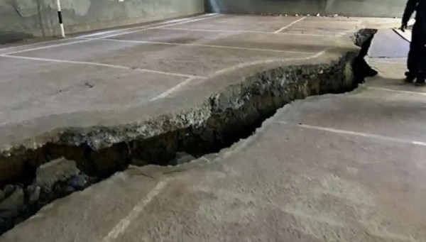 В Индии проваливается под землю целый город. Власти не могут разобраться в причинах В Индии проваливается под землю целый город. Власти не могут разобраться в причинах