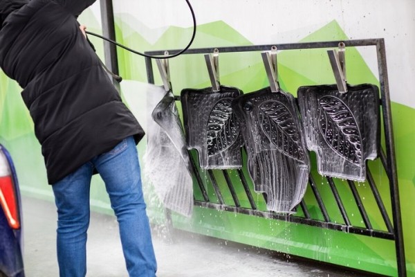 Стоит ли мыть машину в мороз на мойке самообслуживания? Топ-5 советов от владельца такого бизнеса