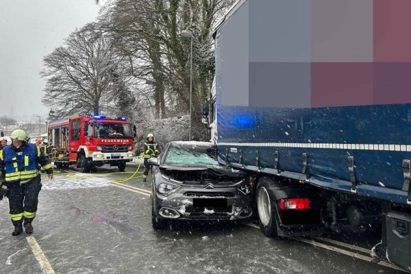 В Германии фуру белоруса занесло на «встречку» и столкнуло с Citroen В Германии фуру белоруса занесло на «встречку» и столкнуло с Citroen