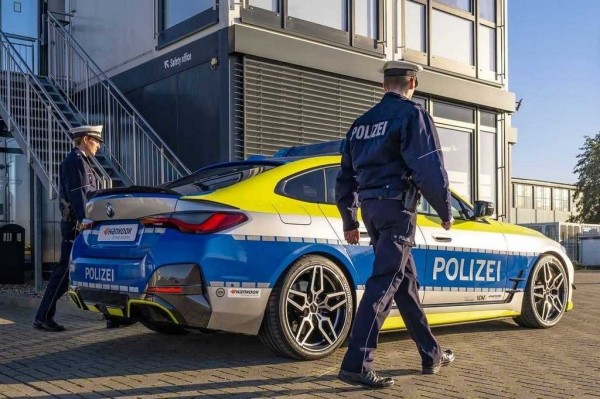 Самые крутые служебные тачки. Новые авто полицейских служб разных стран мира