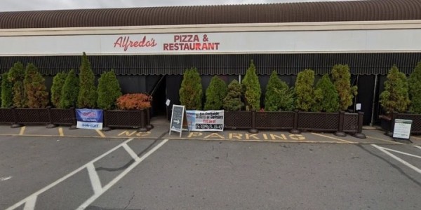 Мужчина оставил $3000 чаевых за обед стоимостью $13. На этом история не закончилась Мужчина оставил $3000 чаевых за обед стоимостью $13. На этом история не закончилась