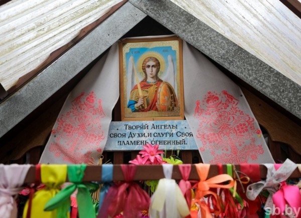 Намоленное место. Сотни людей едут к роднику у Западного Буга, чтобы окунуться в купель