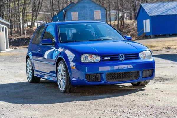 Думаете, новые автомобили стоят дорого? Этот старый VW Golf 2004 года продали за баснословные деньги Думаете, новые автомобили стоят дорого? Этот старый VW Golf 2004 года продали за баснословные деньги