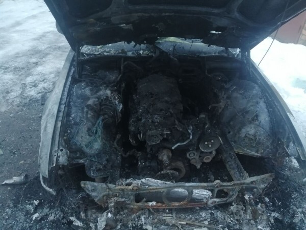 «Едва успел поставить на учёт, как BMW сгорел». Белорус убеждён, что ему продали неисправное авто, и требует у продавца деньги «Едва успел поставить на учёт, как BMW сгорел». Белорус убеждён, что ему продали неисправное авто, и требует у продавца деньги