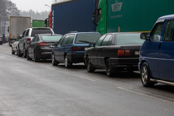 «Раньше возил из Польши моторное масло и запчасти, а теперь что?». Как белорусы отреагировали на закрытие польской границы