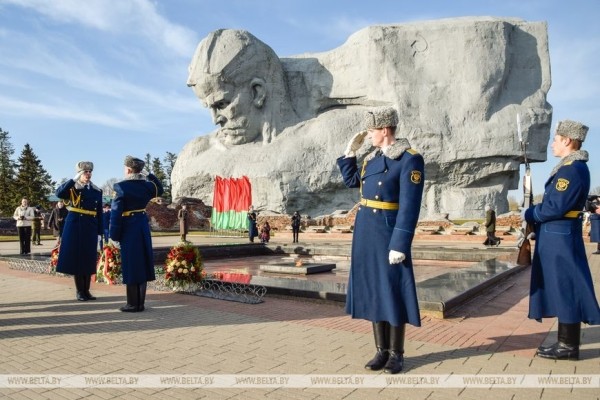 Митингом и автопробегом отметили в Бресте День защитников Отечества Митингом и автопробегом отметили в Бресте День защитников Отечества