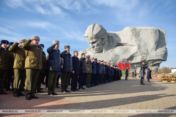 Митингом и автопробегом отметили в Бресте День защитников Отечества Митингом и автопробегом отметили в Бресте День защитников Отечества