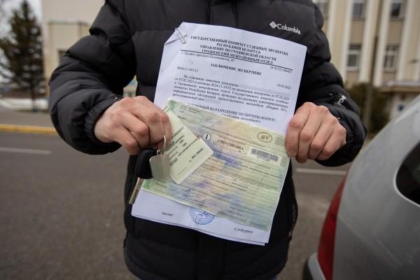 Белорус хотел поставить автомобиль на учет, но в ГАИ его ждал неприятный сюрприз. «Машиной пользоваться не могу, сбыть ее – тоже» Белорус хотел поставить автомобиль на учет, но в ГАИ его ждал неприятный сюрприз. «Машиной пользоваться не могу, сбыть ее – тоже»