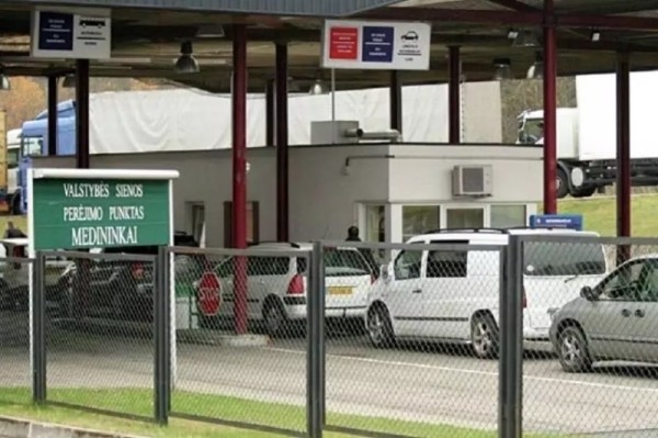 Буйного пассажира сняли с автобусного рейса Минск – Вильнюс. Водитель «сдал» его пограничникам