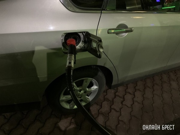 Эксперт рассказал, почему не надо заправлять машину до полного бака. Эксперт рассказал, почему не надо заправлять машину до полного бака.