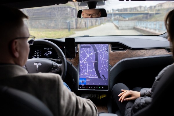 Белорус на Tesla проехал 4 500 км по Европе за $450. Впечатления