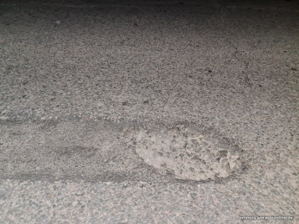 Испортил два колеса из-за ямы на трассе М1. Компенсация — 60 рублей