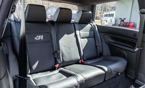 Думаете, новые автомобили стоят дорого? Этот старый VW Golf 2004 года продали за баснословные деньги Думаете, новые автомобили стоят дорого? Этот старый VW Golf 2004 года продали за баснословные деньги