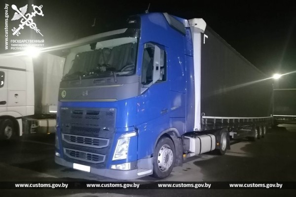 Автопоезд по заниженной в 2,5 раза стоимости пытались ввезти из Польши Автопоезд по заниженной в 2,5 раза стоимости пытались ввезти из Польши