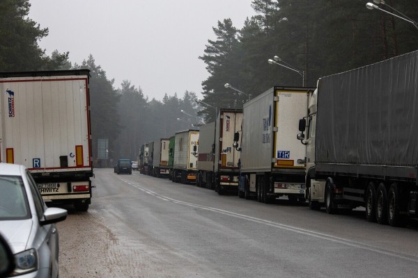 «Раньше возил из Польши моторное масло и запчасти, а теперь что?». Как белорусы отреагировали на закрытие польской границы