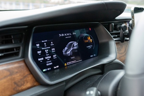 Белорус на Tesla проехал 4 500 км по Европе за $450. Впечатления