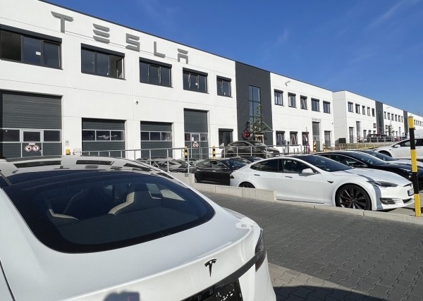 Белорус на Tesla проехал 4 500 км по Европе за $450. Впечатления