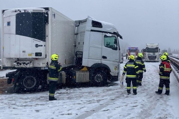 В Австрии из бака фуры белоруса после ДТП вылилось много топлива