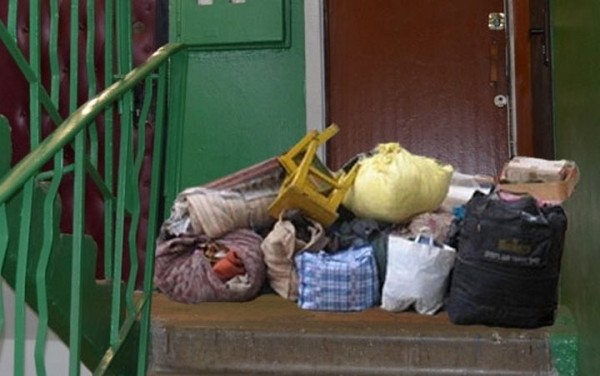 Бывшие «родственники», дебоширы, неплательщики с детьми — кого и как выселяют из жилья? Бывшие «родственники», дебоширы, неплательщики с детьми — кого и как выселяют из жилья?