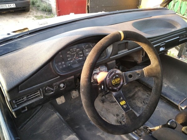 Железное сердце за 120 рублей, журнальный столик-двигатель — за 1 000. Белорус собирает нереальные штуки из автохлама