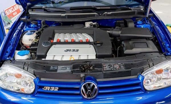 Думаете, новые автомобили стоят дорого? Этот старый VW Golf 2004 года продали за баснословные деньги Думаете, новые автомобили стоят дорого? Этот старый VW Golf 2004 года продали за баснословные деньги