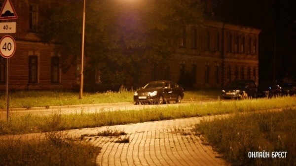 Автолюбители спорят, нужно ли прогревать машину перед поездкой Автолюбители спорят, нужно ли прогревать машину перед поездкой