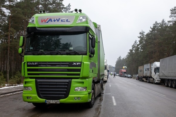 «Раньше возил из Польши моторное масло и запчасти, а теперь что?». Как белорусы отреагировали на закрытие польской границы