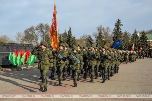 Митингом и автопробегом отметили в Бресте День защитников Отечества Митингом и автопробегом отметили в Бресте День защитников Отечества