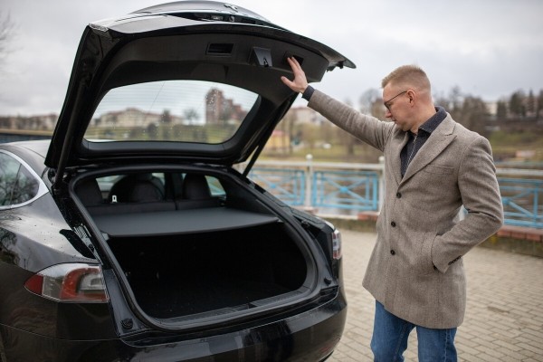 Белорус на Tesla проехал 4 500 км по Европе за $450. Впечатления