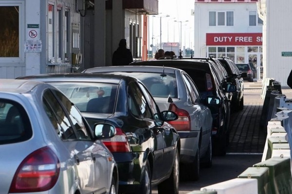 Польша приостанавливает движение в пункте пропуска «Бобровники»