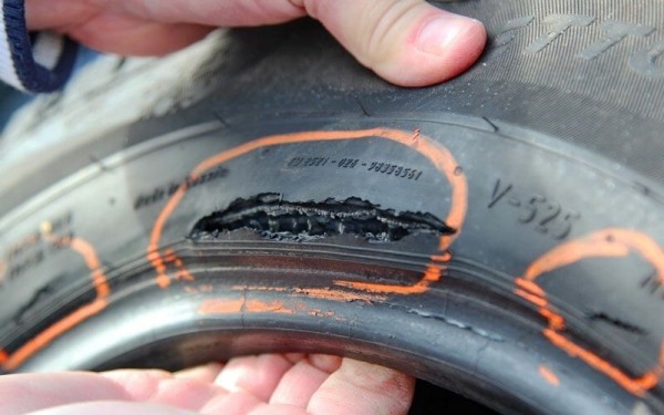 «На протекторе трещина, но заводской брак не признают». Белорус купил дорогие шины, а их хватило на один сезон «На протекторе трещина, но заводской брак не признают». Белорус купил дорогие шины, а их хватило на один сезон