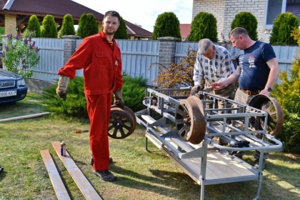 Этот парень из Беларуси зарабатывает на путешествиях по узкоколейкам. Вот как устроен необычный бизнес Этот парень из Беларуси зарабатывает на путешествиях по узкоколейкам. Вот как устроен необычный бизнес