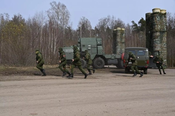 Зенитный ракетный полк в Лунинце заступил на службу