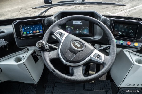 Первый белорусский электрогрузовик испытывают в работе. Как он выглядит