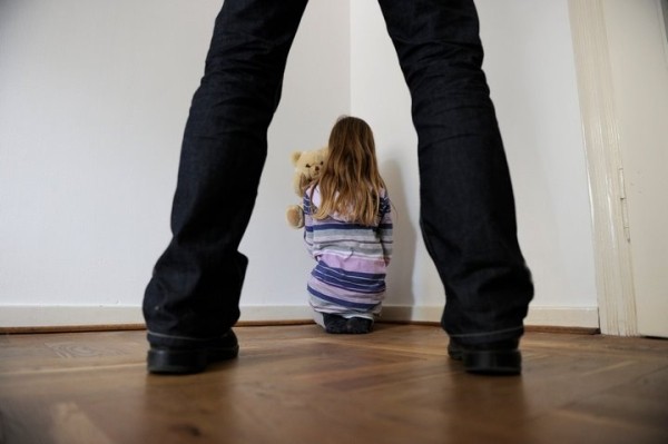 Не женат или разведен, с рабочей специальностью.  В МВД составили социальный портрет педофила