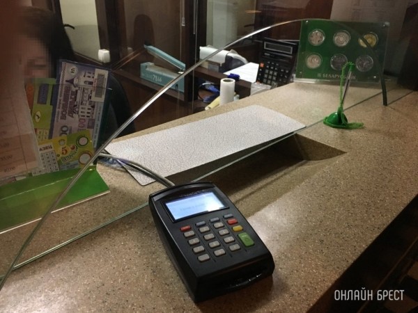 Крупнейший банк страны снова снижает ставки по ряду кредитов