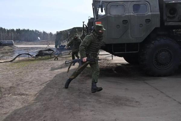 Зенитный ракетный полк в Лунинце заступил на службу
