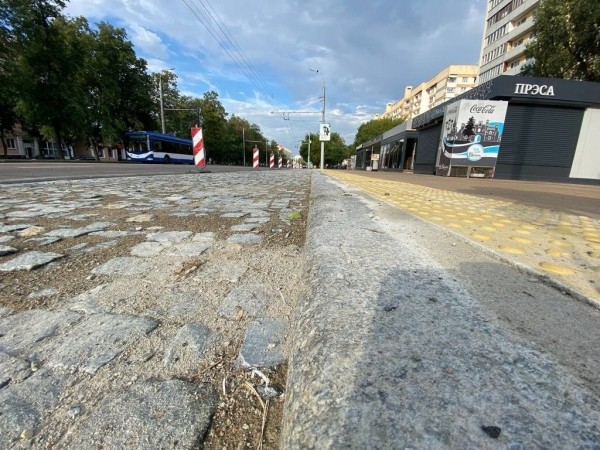 На центральной улице Бреста покрытие на остановках транспорта сделают из камня На центральной улице Бреста покрытие на остановках транспорта сделают из камня