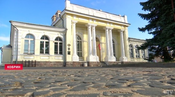 В Кобрине прокладывают турмаршруты с помощью нейросети. Посмотрите, как работает искусственный интеллект