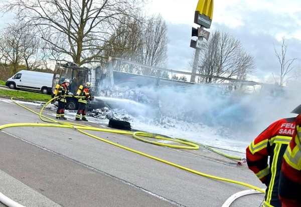 В Германии загорелся и взорвался грузовик с водителем из Беларуси. Его экстренно увезли на вертолете