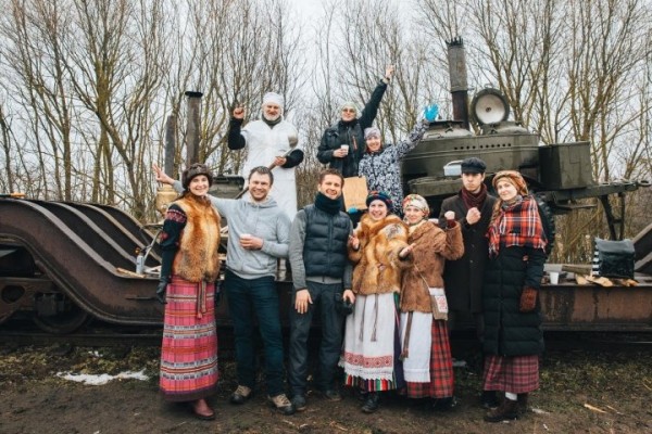 Этот парень из Беларуси зарабатывает на путешествиях по узкоколейкам. Вот как устроен необычный бизнес Этот парень из Беларуси зарабатывает на путешествиях по узкоколейкам. Вот как устроен необычный бизнес