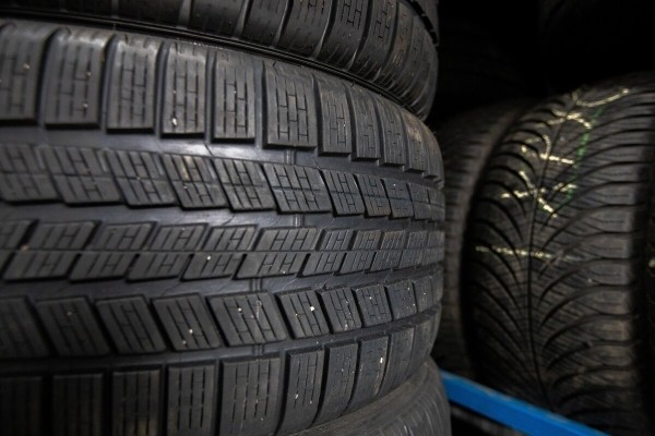 «Немцы отбирают для меня шины». Белорус наладил бизнес по продаже б/у Continental, Pirelli, Bridgestone. Есть спрос?