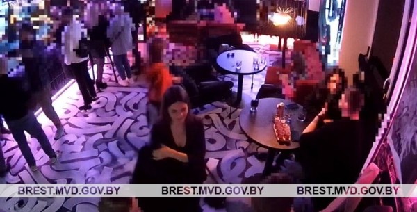 В Бресте ищут девушку, которая находилась в баре В Бресте ищут девушку, которая находилась в баре