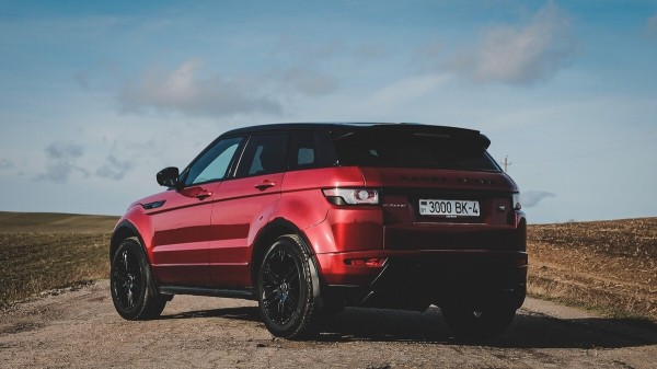 «Купила за $7 800, продала — за $12 500». Белоруска о том, как пересесть на престижный Range Rover