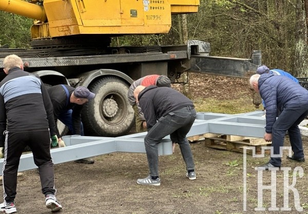 Шестиметровый металлический крест появился у мемориала в Каменецком районе Шестиметровый металлический крест появился у мемориала в Каменецком районе