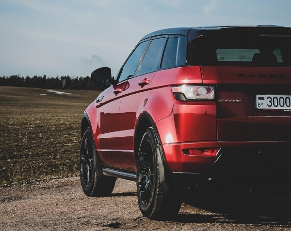 «Купила за $7 800, продала — за $12 500». Белоруска о том, как пересесть на престижный Range Rover