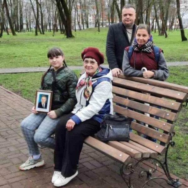 В Бресте в Городском саду появилась еще одна именная скамейка В Бресте в Городском саду появилась еще одна именная скамейка