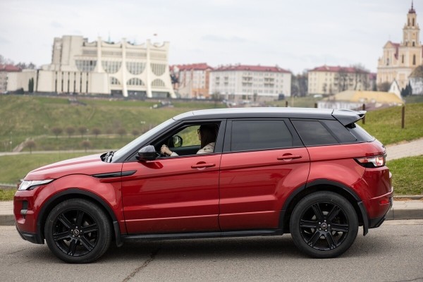 «Купила за $7 800, продала — за $12 500». Белоруска о том, как пересесть на престижный Range Rover
