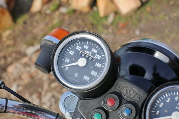 Белорус продает «Яву» за 1 500 долларов по курсу Белорус продает «Яву» за 1 500 долларов по курсу