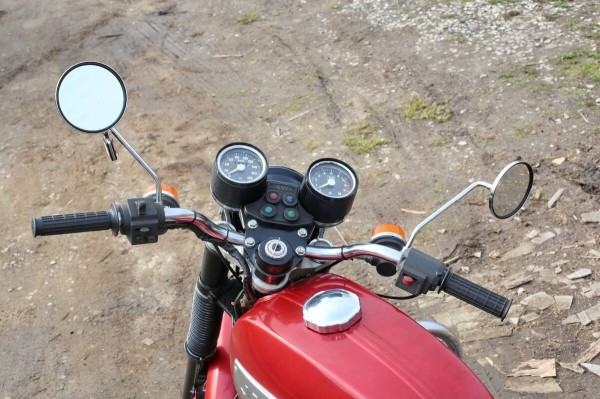 Белорус продает «Яву» за 1 500 долларов по курсу Белорус продает «Яву» за 1 500 долларов по курсу